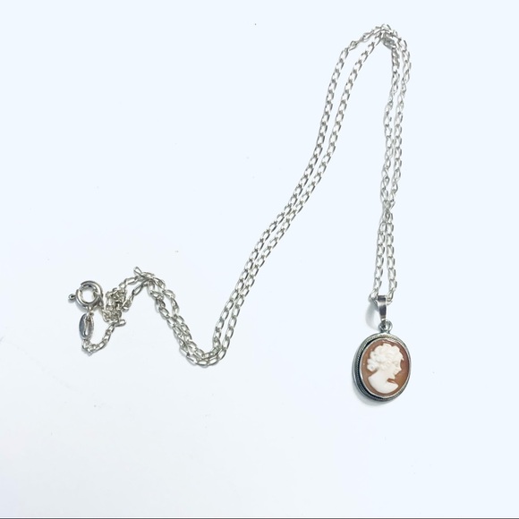 DE PAOLA Cameo Pendent and Sterling Silver Vintage Necklace Signed